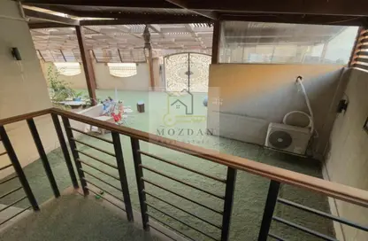 Half Floor - Studio - 4 Bathrooms for rent in 10th Sector - Zahraa El Maadi - Hay El Maadi - Cairo