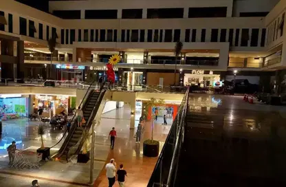 محل تجاري - استوديو - 1 حمام للبيع في بارك ستريت - محور 26 يوليو - الشيخ زايد - الجيزة