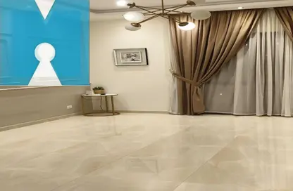شقة - 3 غرف نوم - 3 حمامات للايجار في ذا كورت ياردز - كمبوندات الشيخ زايد - الشيخ زايد - الجيزة