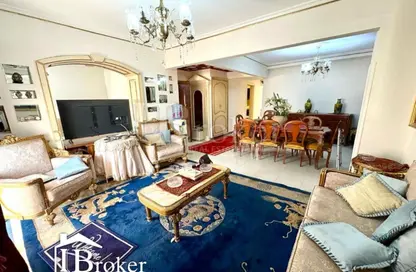 شقة - 3 غرف نوم - 2 حمامات للبيع في شارع احمد شوقي - رشدي - حي شرق - الاسكندرية