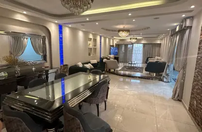 Apartment - 3 Bedrooms - 3 Bathrooms for rent in Nile St. - Dokki - Giza
