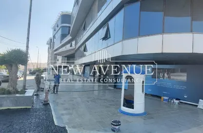 Retail - Studio - 3 Bathrooms for rent in One Golden Square Mall - The 5th Settlement - New Cairo City - Cairo Retail - Studio - 3 Bathrooms for rent in One Golden Square Mall - The 5th Settlement - New Cairo City - Cairo