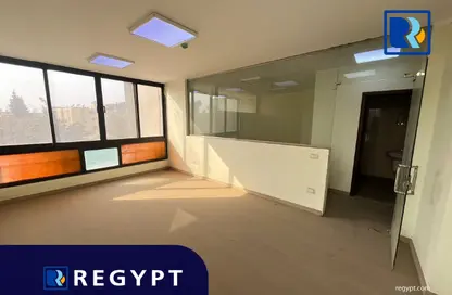 نصف طابق - استوديو - 3 حمامات للايجار في شارع 253 - دجلة - حي المعادي - القاهرة