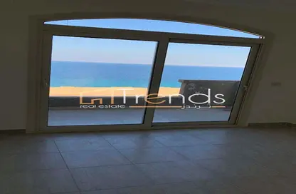 منزل مزدوج - 3 غرف نوم - 3 حمامات للبيع في تلال السخنة - العين السخنة - السويس