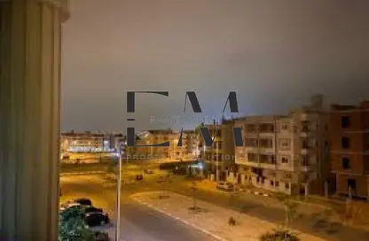 شقة - 3 غرف نوم - 3 حمامات للبيع في حي النادي - مدينة الشروق - القاهرة