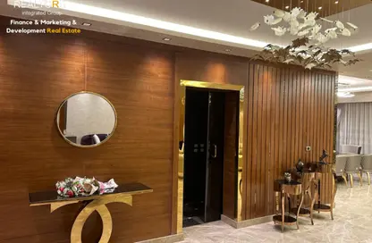 Villa - 4 Bedrooms - 6 Bathrooms for sale in Royal City - Sheikh Zayed Compounds - Sheikh Zayed City - Giza