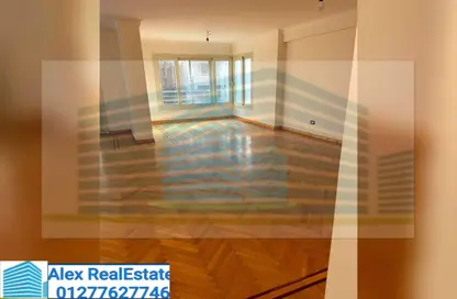 شقة - 3 غرف نوم - 3 حمامات للايجار في شارع مصطفي كامل - سموحة - حي شرق - الاسكندرية