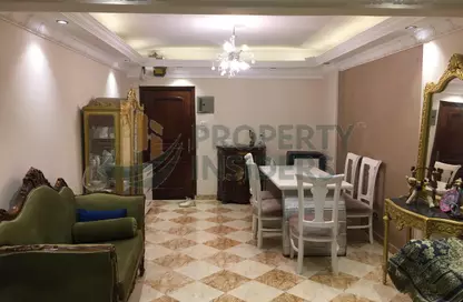Apartment - 2 Bedrooms - 1 Bathroom for rent in Taha Hussein St. - Zamalek - Cairo