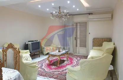 Apartment - 2 Bedrooms - 1 Bathroom for rent in Dr Mahmoud Ibrahim St. - Al Hadiqah Al Dawliyah - 7th District - Nasr City - Cairo