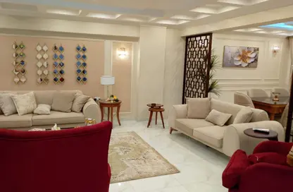 شقة - 2 غرف نوم - 2 حمامات للايجار في شارع مصدق - الدقي - الجيزة