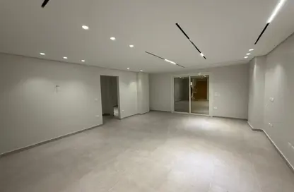 Apartment - 3 Bedrooms - 3 Bathrooms for rent in 10th Sector - Zahraa El Maadi - Hay El Maadi - Cairo