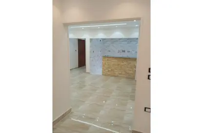 Apartment - 3 Bedrooms - 2 Bathrooms for sale in Street 25 - 1st District - Sheikh Zayed City - Giza
