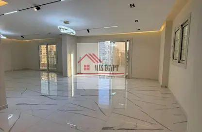 Apartment - 3 Bedrooms - 3 Bathrooms for sale in Gameat Al Dewal Al Arabeya St. - Mohandessin - Giza