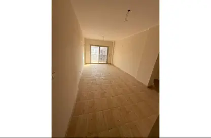 Apartment - 3 Bedrooms - 3 Bathrooms for sale in Capital East - Nasr City Compounds - Nasr City - Cairo