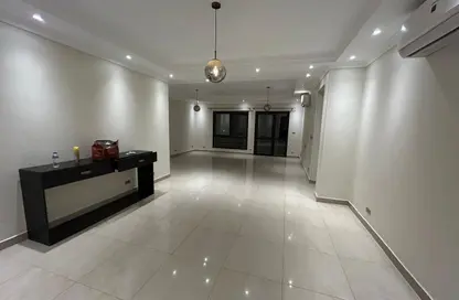 شقة - 2 غرف نوم - 2 حمامات للايجار في ذا كورت ياردز - كمبوندات الشيخ زايد - الشيخ زايد - الجيزة