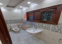 شقة - 5 غرف نوم - 2 حمامات for للايجار in طريق النصر - المنطقة السادسة - مدينة نصر - القاهرة