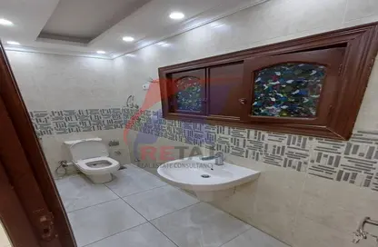 شقة - 5 غرف نوم - 2 حمامات للايجار في طريق النصر - المنطقة السادسة - مدينة نصر - القاهرة
