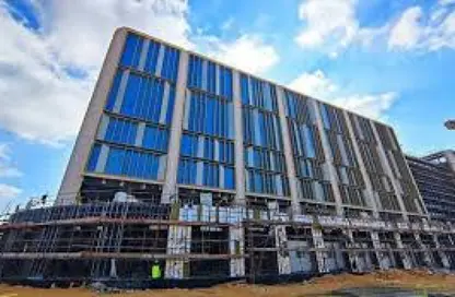 محل تجاري - استوديو - 1 حمام للبيع في جولدن جيت - شارع التسعين الجنوبي - التجمع الخامس - مدينة القاهرة الجديدة - القاهرة