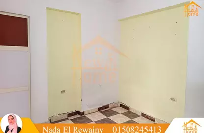 Apartment - 3 Bedrooms - 1 Bathroom for sale in Al Geish Road - Cleopatra - Hay Sharq - Alexandria