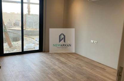 Apartment - 3 Bedrooms - 2 Bathrooms for sale in Village West - Sheikh Zayed Compounds - Sheikh Zayed City - Giza