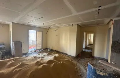 Apartment - 3 Bedrooms - 3 Bathrooms for sale in Rock Vera - 5th Settlement Compounds - The 5th Settlement - New Cairo City - Cairo