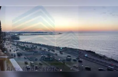 شقة - 3 غرف نوم - 2 حمامات للايجار في ميدان الكورنيش - سبورتنج - حي شرق - الاسكندرية