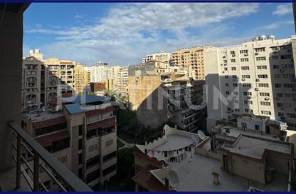 شقة - 3 غرف نوم - 2 حمامات للبيع في شارع احمد يحيي - جليم - حي شرق - الاسكندرية