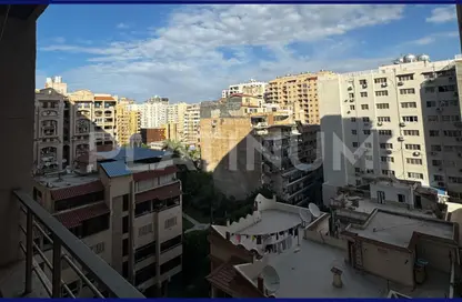 شقة - 3 غرف نوم - 2 حمامات للبيع في شارع احمد يحيي - جليم - حي شرق - الاسكندرية