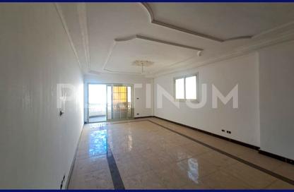 Apartment - 3 Bedrooms - 2 Bathrooms for sale in Mostafa Fahmy St. - Glim - Hay Sharq - Alexandria