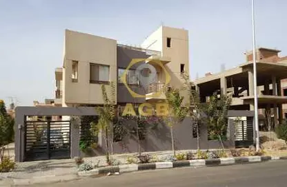 فيلا - 3 غرف نوم - 3 حمامات للبيع في مدينة الشروق - القاهرة