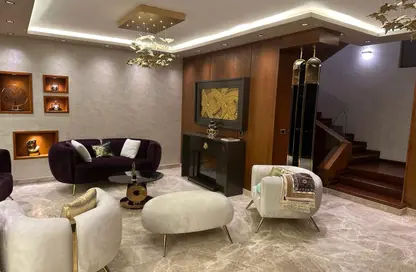 فيلا - 5 غرف نوم - 5 حمامات للبيع في رويال سيتي - كمبوندات الشيخ زايد - الشيخ زايد - الجيزة