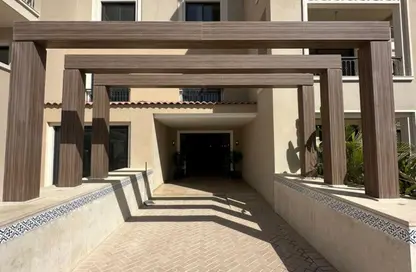 Apartment - 3 Bedrooms - 2 Bathrooms for sale in Village West - Sheikh Zayed Compounds - Sheikh Zayed City - Giza