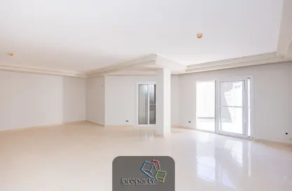 Apartment - 2 Bedrooms - 2 Bathrooms for sale in Ahmed Yehia St. - Glim - Hay Sharq - Alexandria