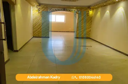 Apartment - 2 Bedrooms - 1 Bathroom for sale in Winget st. - Bolkly - Hay Sharq - Alexandria