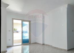 شقة - 3 غرف نوم - 2 حمامات for للبيع in طريق ابو قير - رشدي - حي شرق - الاسكندرية