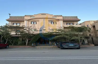 Full Floor - 5 Bedrooms - 4 Bathrooms for sale in Doctor Ali Mosharafa St. - Al Narges 6 - Al Narges - New Cairo City - Cairo