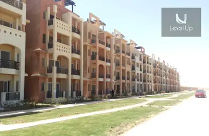 شاليه - 2 غرف نوم - 3 حمامات للبيع في إمارتس هايتس - قسم الضبعة - الساحل الشمالي