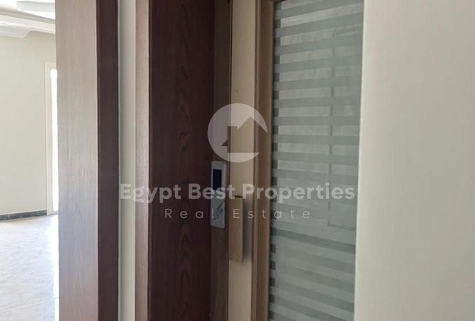 8043230 - Property Image 2