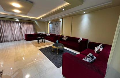 شقة - 3 غرف نوم - 2 حمامات للايجار في شارع شهاب - المهندسين - الجيزة