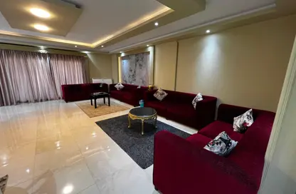 شقة - 3 غرف نوم - 2 حمامات للايجار في شارع شهاب - المهندسين - الجيزة
