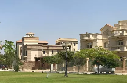 Villa - 5 Bedrooms - 4 Bathrooms for sale in Beverly Hills - Sheikh Zayed Compounds - Sheikh Zayed City - Giza