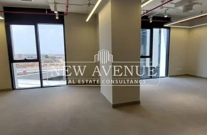Office Space - Studio - 1 Bathroom for rent in Hyde Park Business District Mall - South Teseen St. - The 5th Settlement - New Cairo City - Cairo