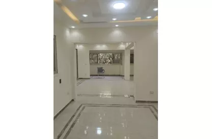 شقة - 3 غرف نوم - 2 حمامات للبيع في شارع محي الدين أبو العز - الدقي - الجيزة
