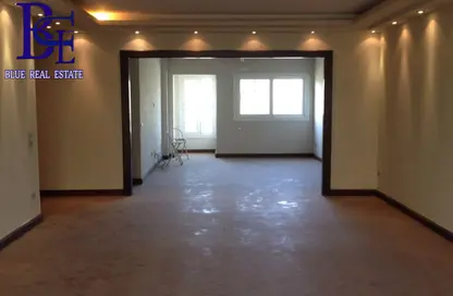 شقة - 3 غرف نوم - 2 حمامات للايجار في زايد 2000 - الحي الرابع - الشيخ زايد - الجيزة