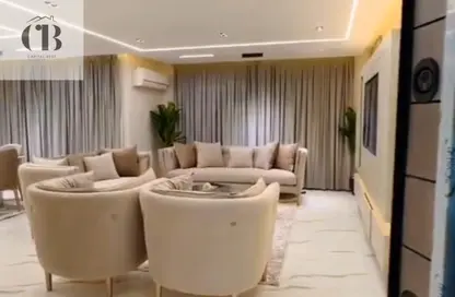 شقة - 3 غرف نوم - 3 حمامات للبيع في شارع البطل احمد عبد العزيز - المهندسين - الجيزة