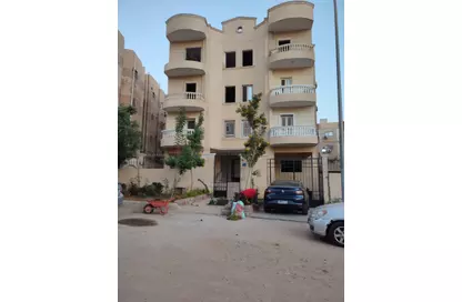 Apartment - 3 Bedrooms - 3 Bathrooms for sale in 9th Area - Shorouk City - Cairo