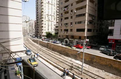 مساحات مكتبية - استوديو - 2 حمامات للبيع في شارع عبد السلام عارف - لوران - حي شرق - الاسكندرية