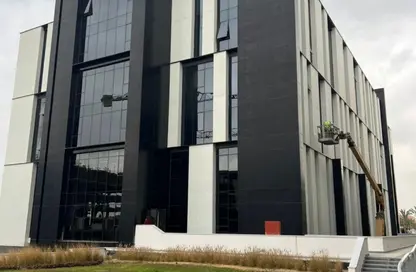 Office Space - Studio - 4 Bathrooms for sale in Hyde Park - New Cairo City - Cairo