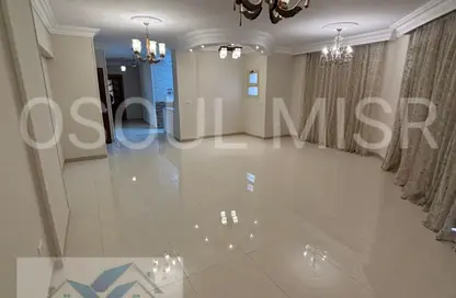 شقة - 3 غرف نوم - 1 حمام للايجار في اوبرا سيتي - الحي السادس - الشيخ زايد - الجيزة