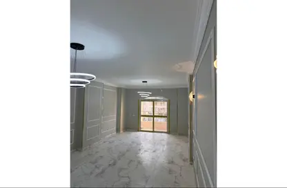 Apartment - 3 Bedrooms - 2 Bathrooms for sale in Al Horreya St. - New Maadi - Hay El Maadi - Cairo